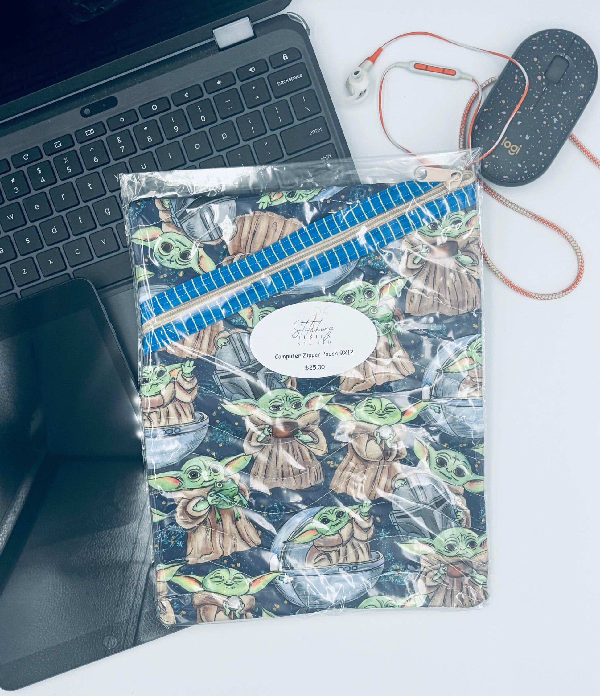 Baby Alien Laptop sleeve